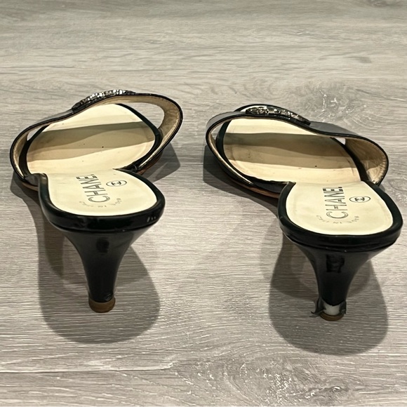 CHANEL Black Patent Leather CC Logo Kitten Heel Mules Size 39 - Picture 5 of 14